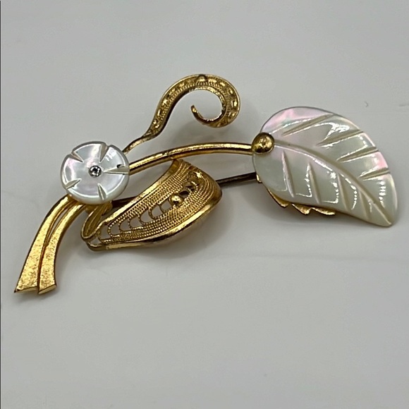 Vintage | Jewelry | Vintage Shell Flower Brooch | Poshmark